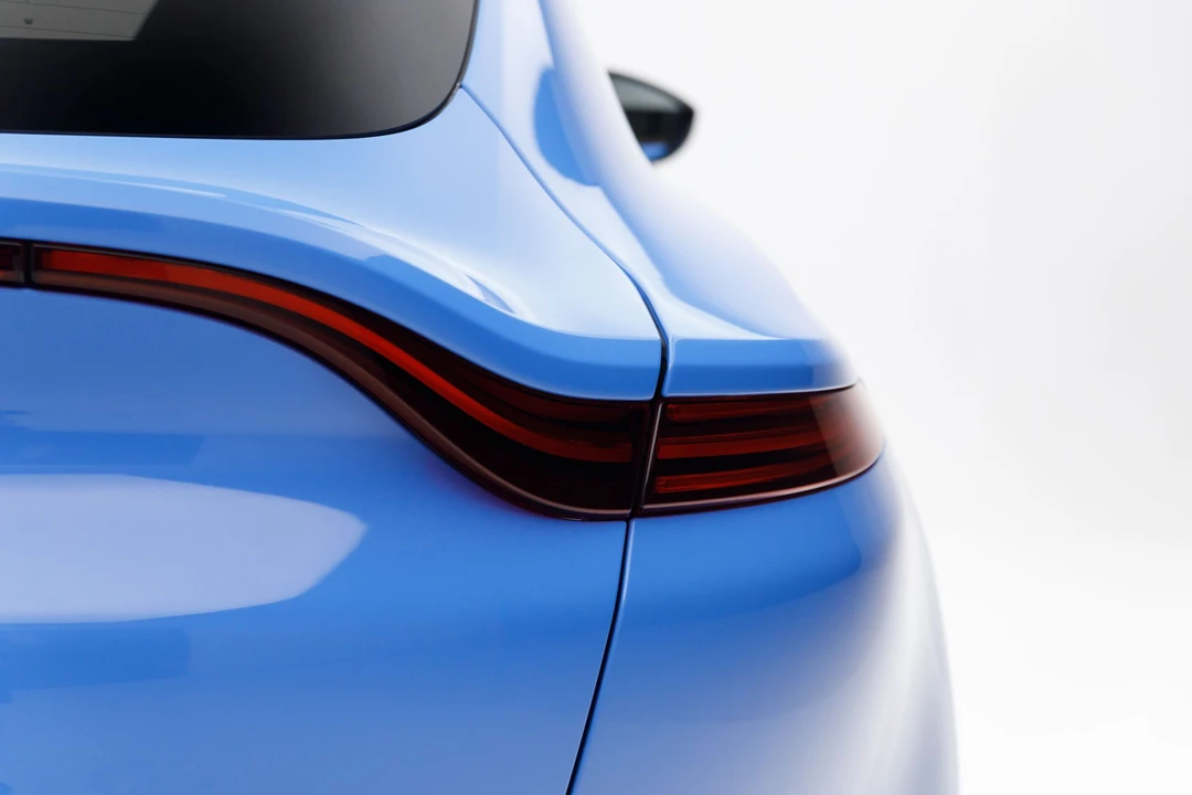 2021 Aston Martin DBX - Image 29 of 31