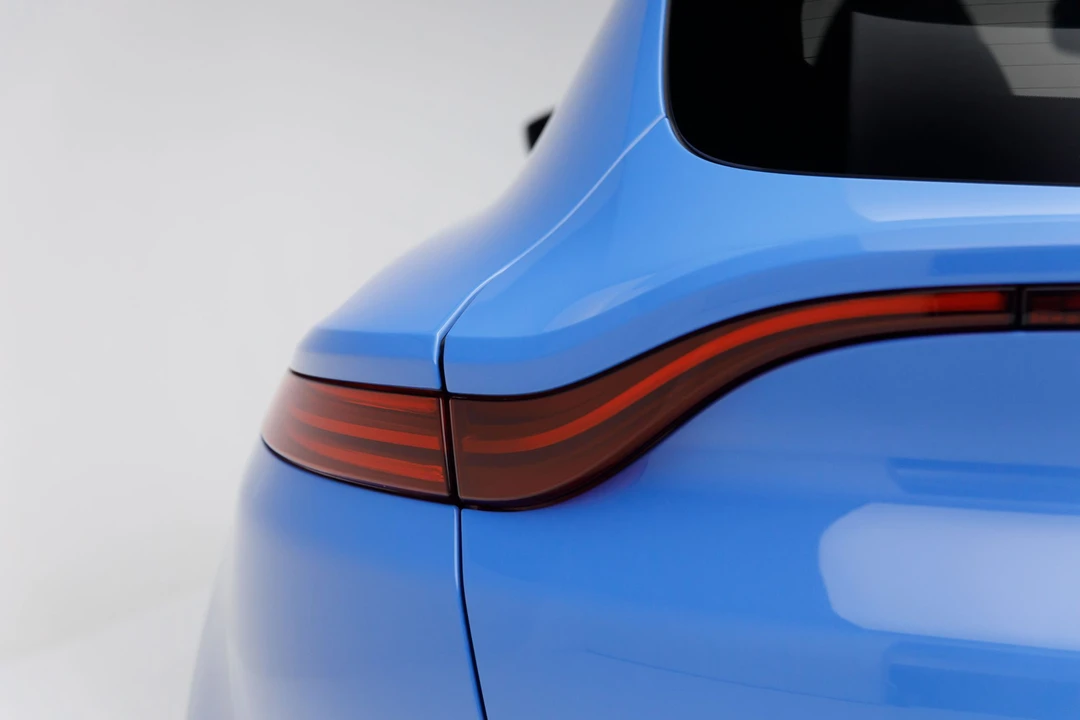 2021 Aston Martin DBX - Image 28 of 31