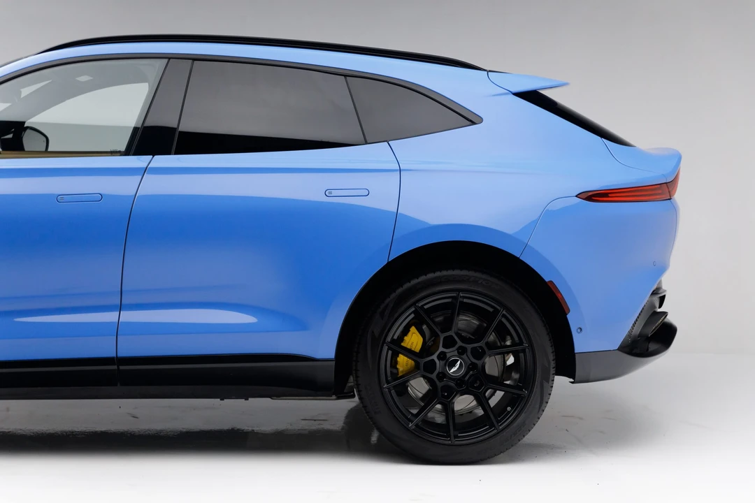 2021 Aston Martin DBX - Image 16 of 31