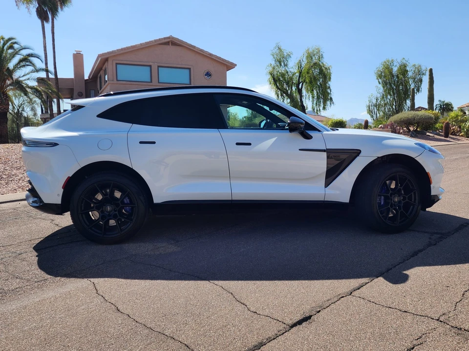 2021 Aston Martin DBX - Image 8 of 31