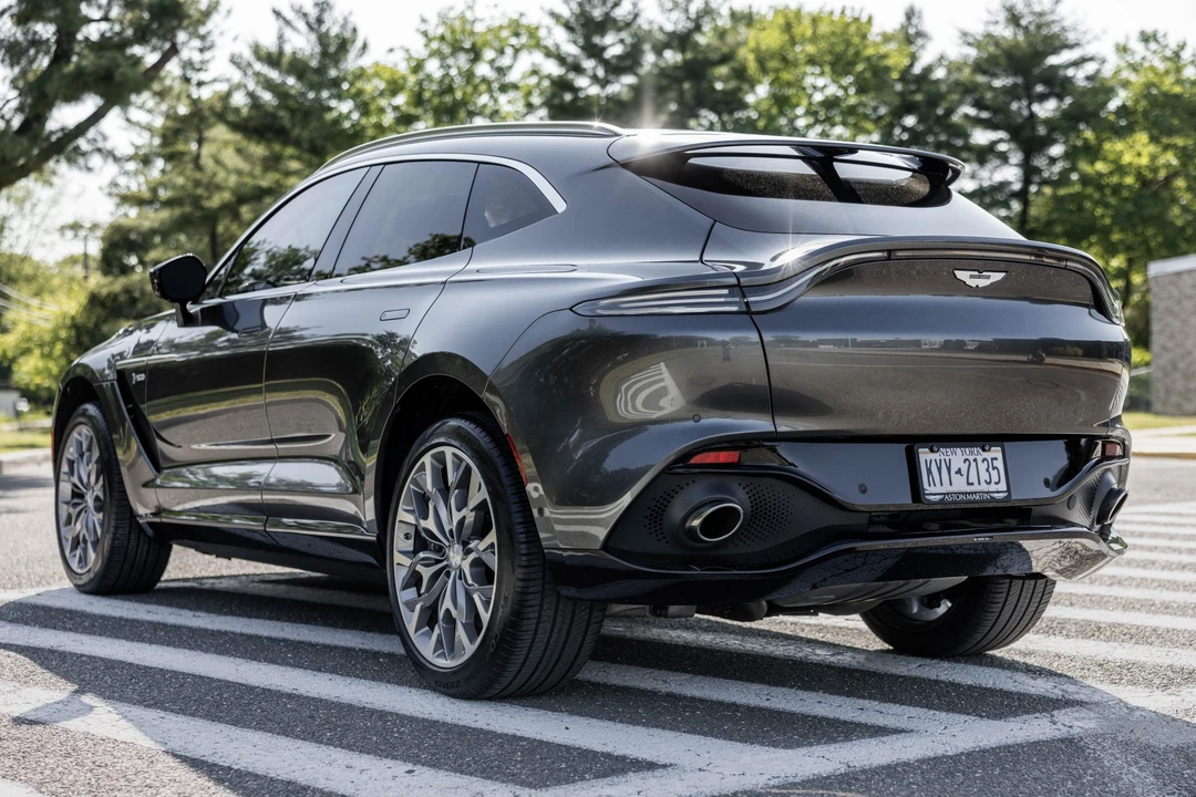 2021 Aston Martin DBX - Image 9 of 31
