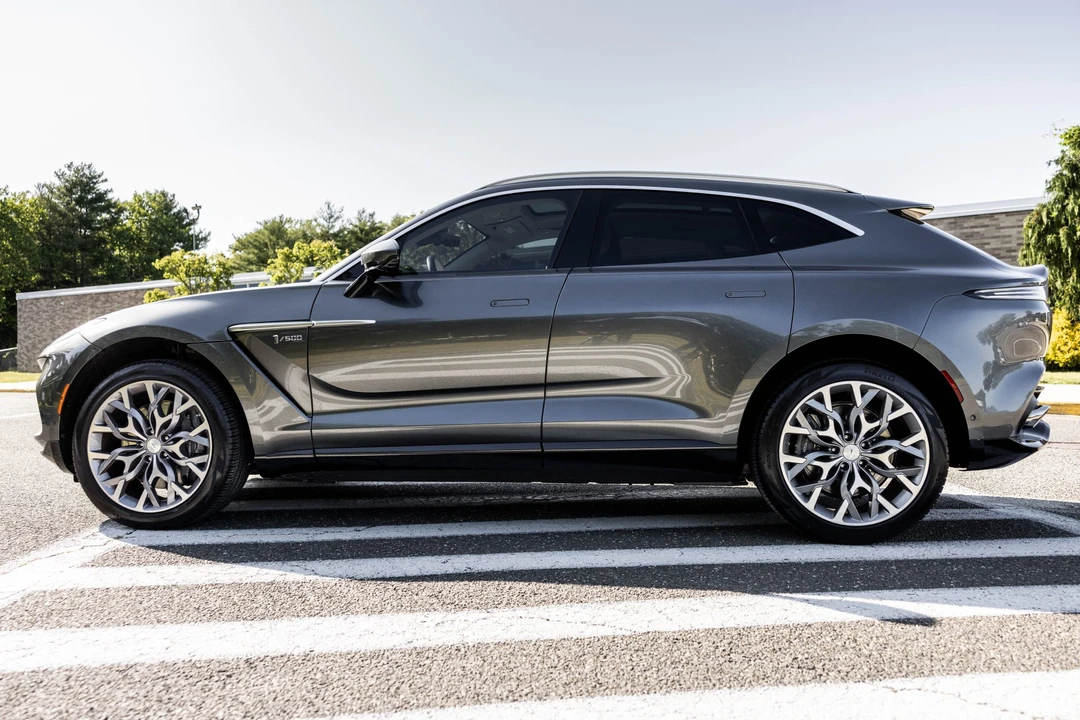 2021 Aston Martin DBX - Image 10 of 31