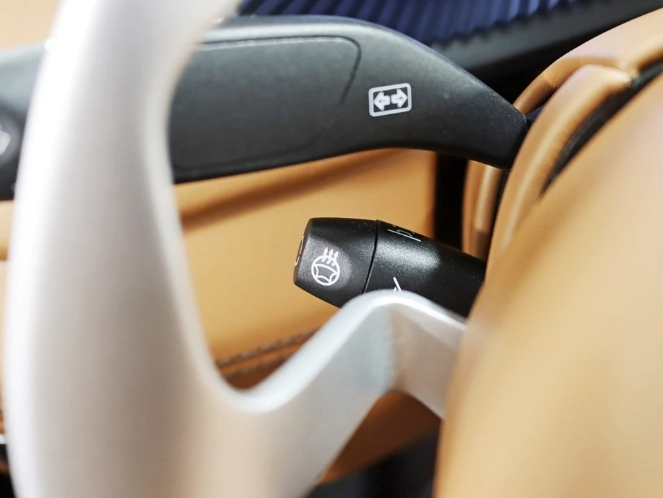 2021 Aston Martin DBX - Image 15 of 21