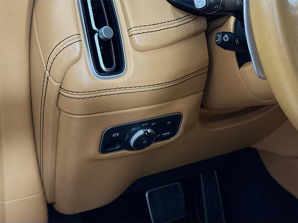 2021 Aston Martin DBX - Image 10 of 21