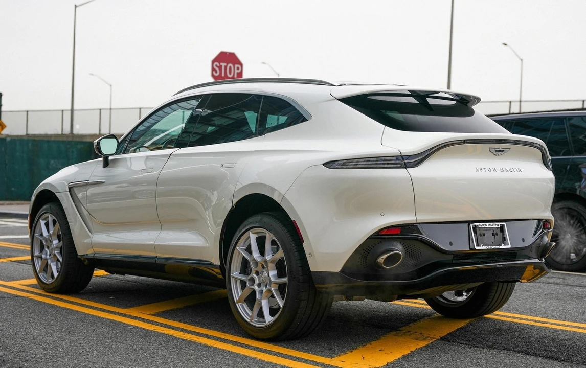 2021 Aston Martin DBX - Image 7 of 25