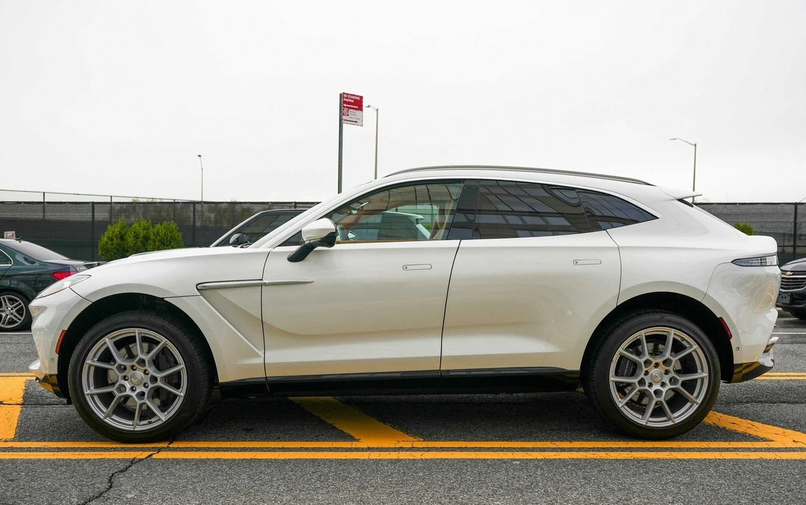 2021 Aston Martin DBX - Image 4 of 25