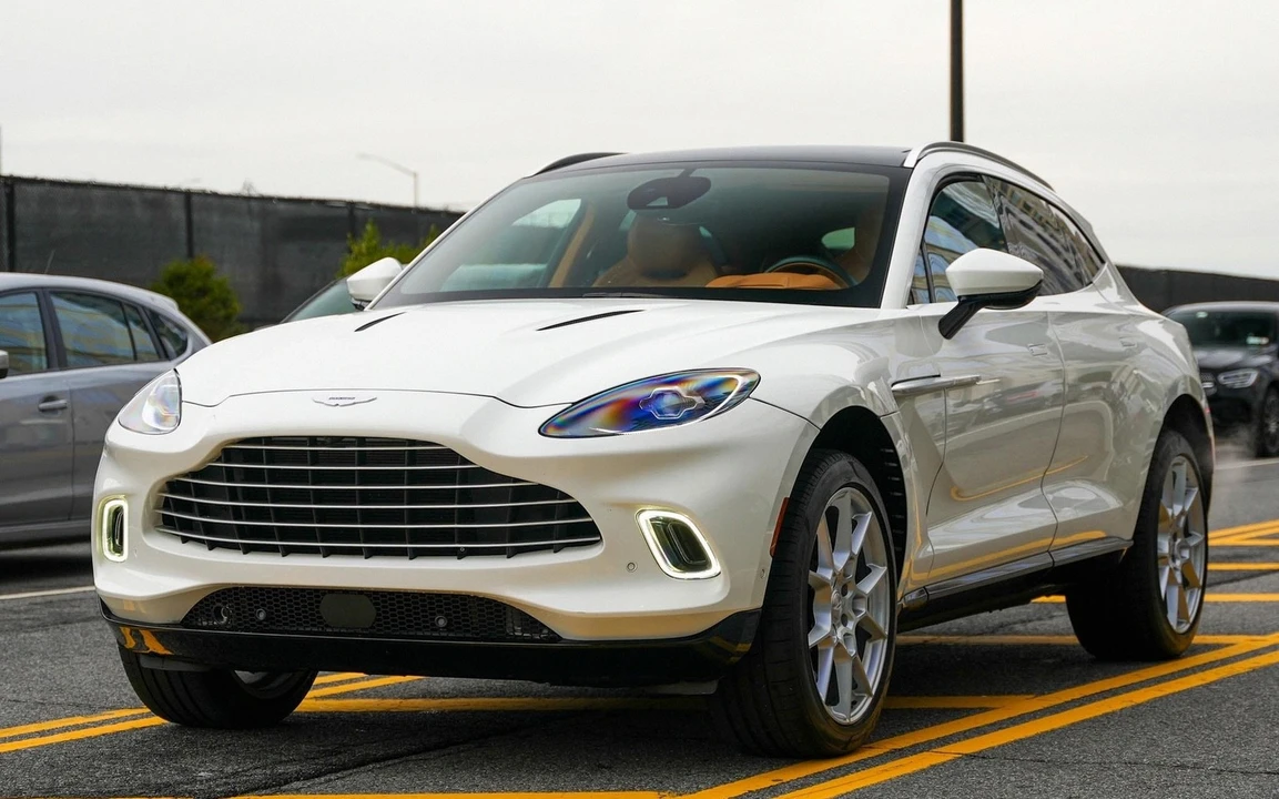 2021 Aston Martin DBX - Image 15 of 25