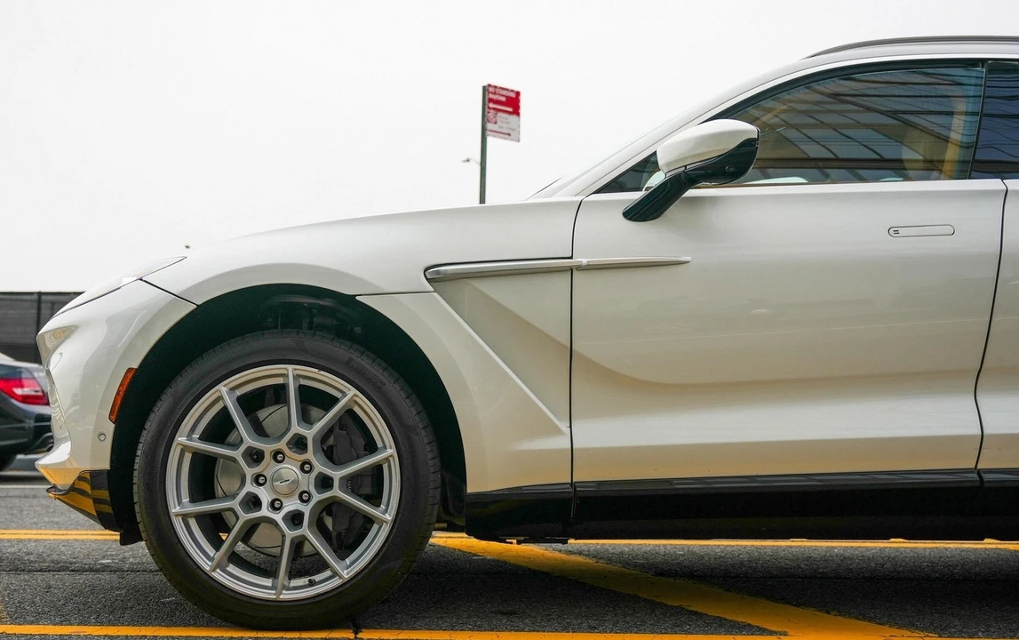 2021 Aston Martin DBX - Image 5 of 25