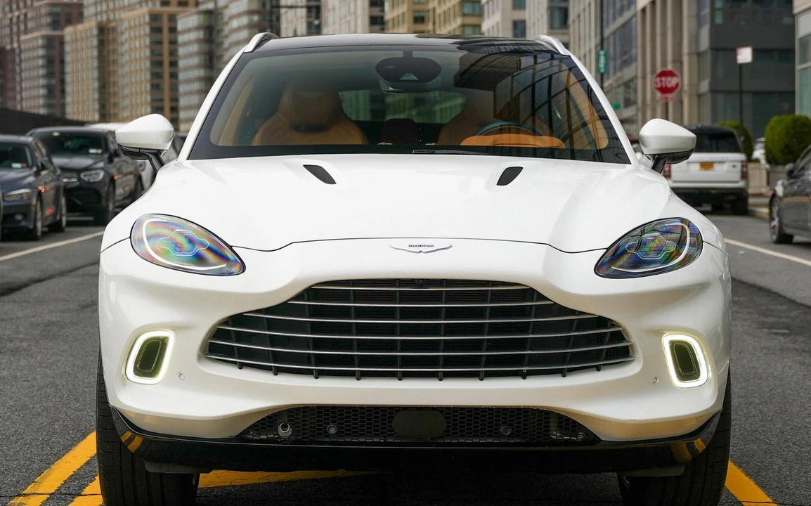 2021 Aston Martin DBX - Image 14 of 25