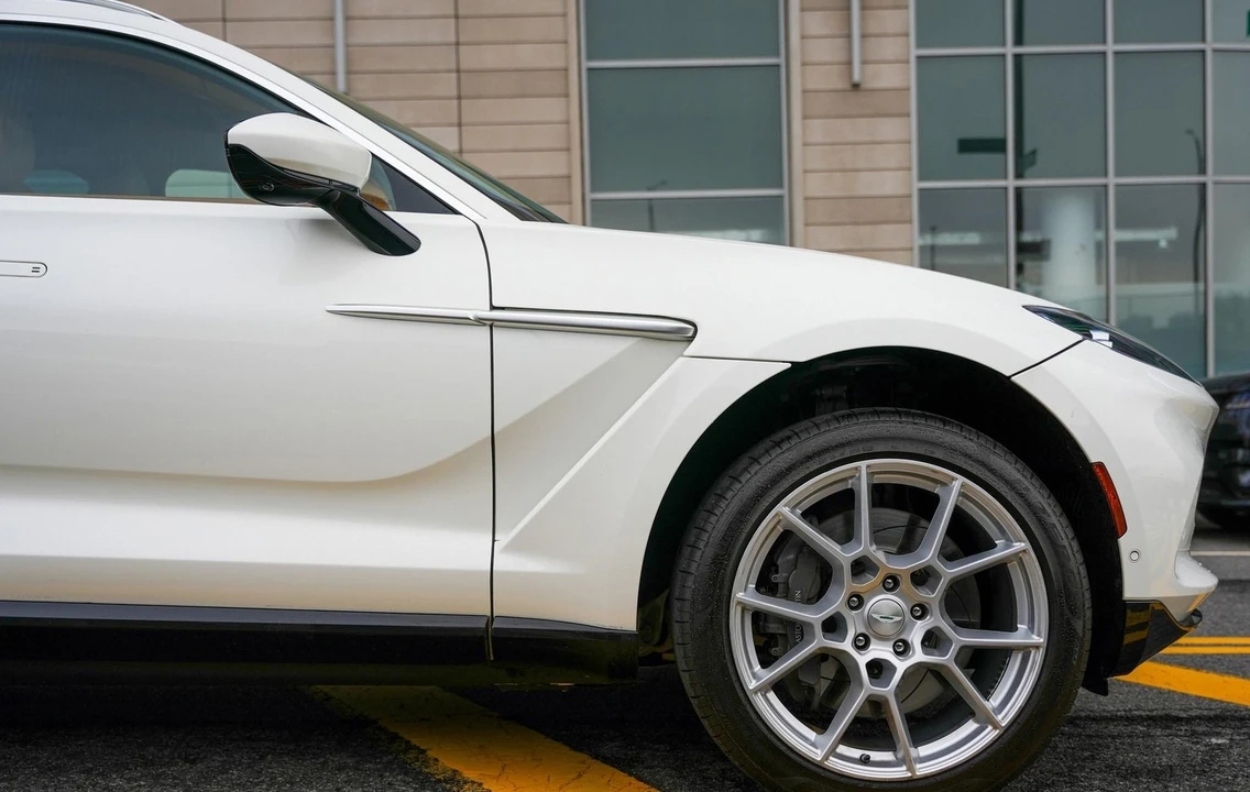 2021 Aston Martin DBX - Image 12 of 25