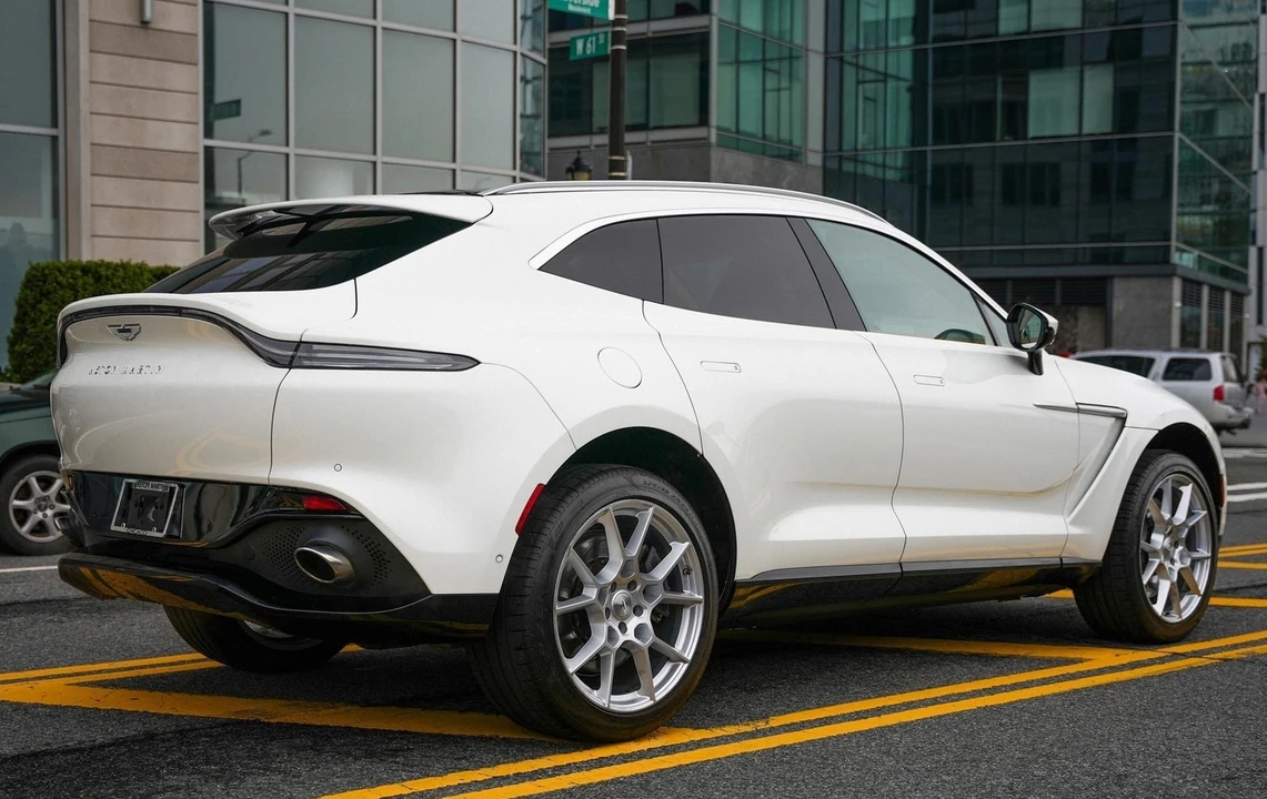 2021 Aston Martin DBX - Image 9 of 25