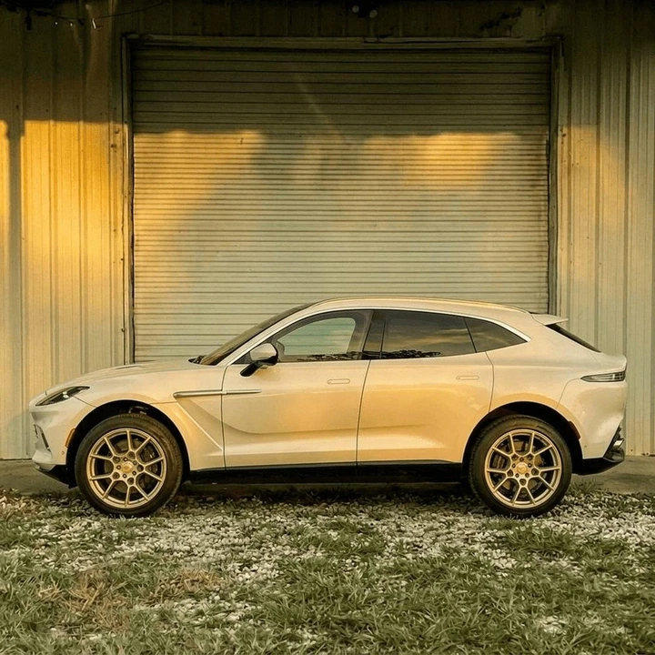 2021 Aston Martin DBX - Image 2 of 25