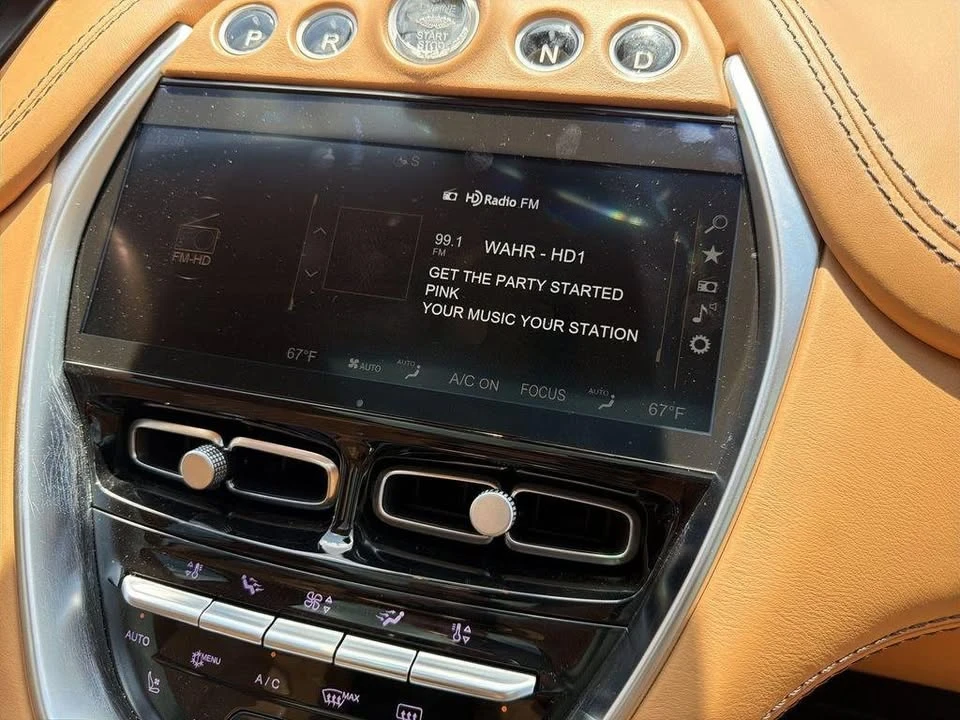 2021 Aston Martin DBX - Image 19 of 20