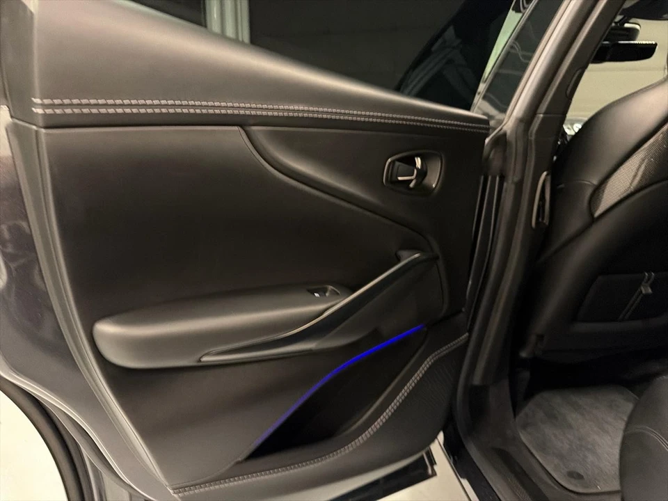2021 Aston Martin DBX - Image 27 of 31