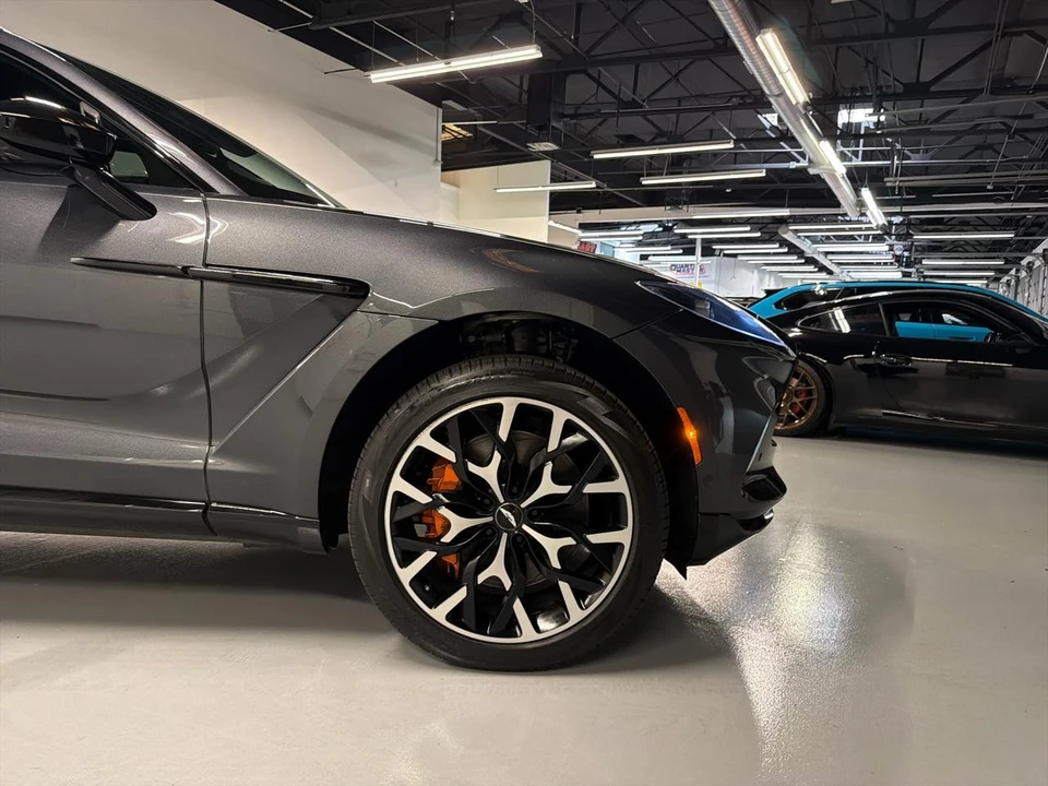 2021 Aston Martin DBX - Image 11 of 31