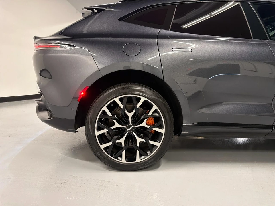 2021 Aston Martin DBX - Image 9 of 31
