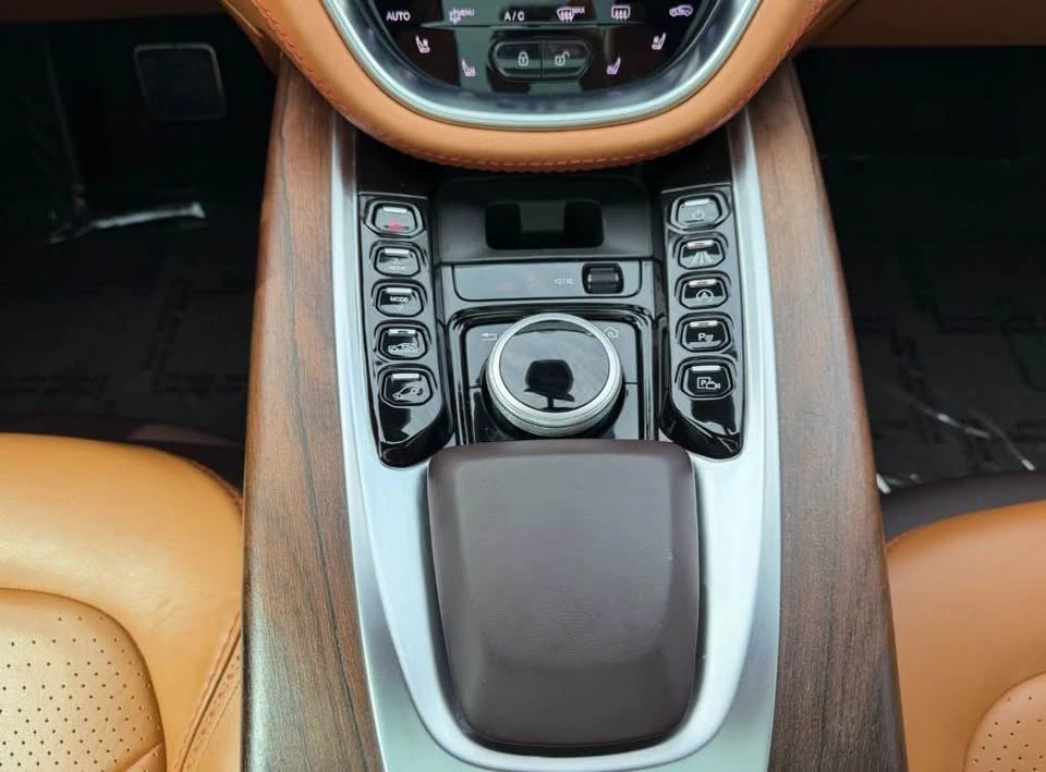2021 Aston Martin DBX - Image 9 of 15