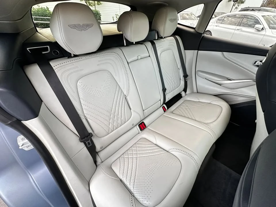 2021 Aston Martin DBX - Image 9 of 18