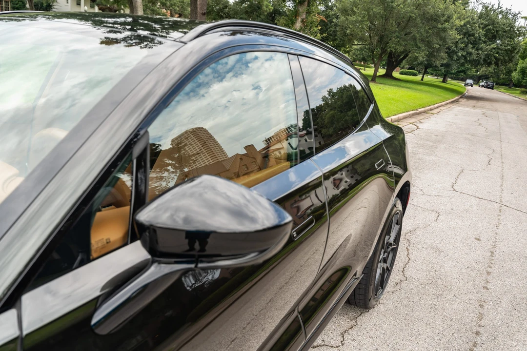2021 Aston Martin DBX - Image 28 of 31
