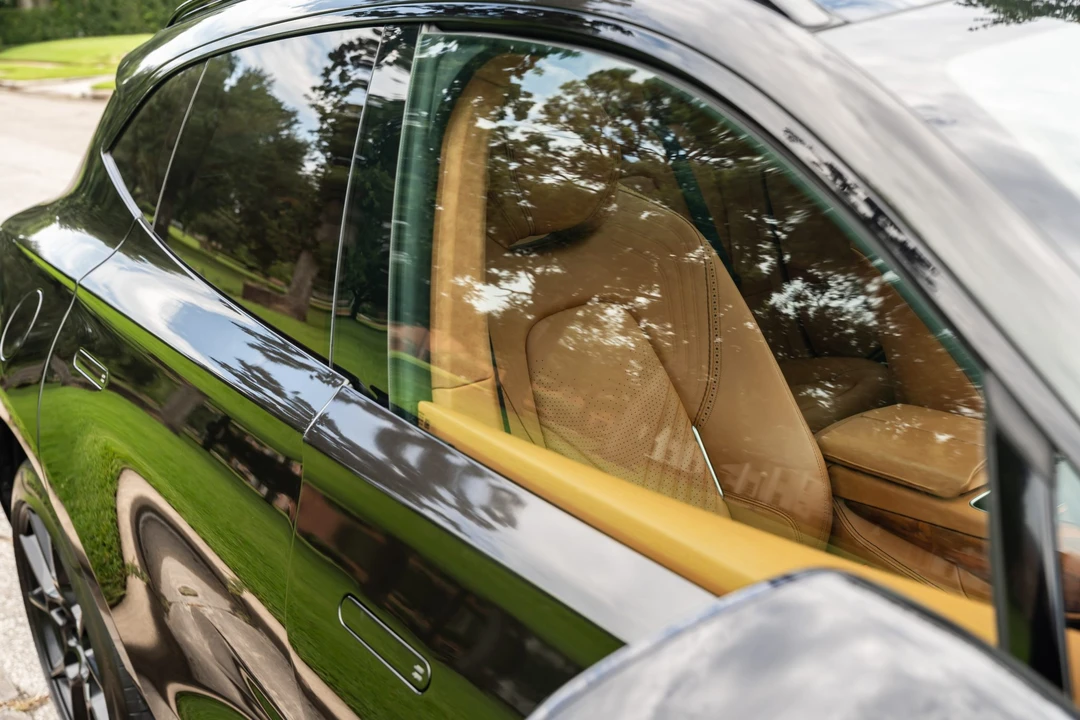 2021 Aston Martin DBX - Image 27 of 31