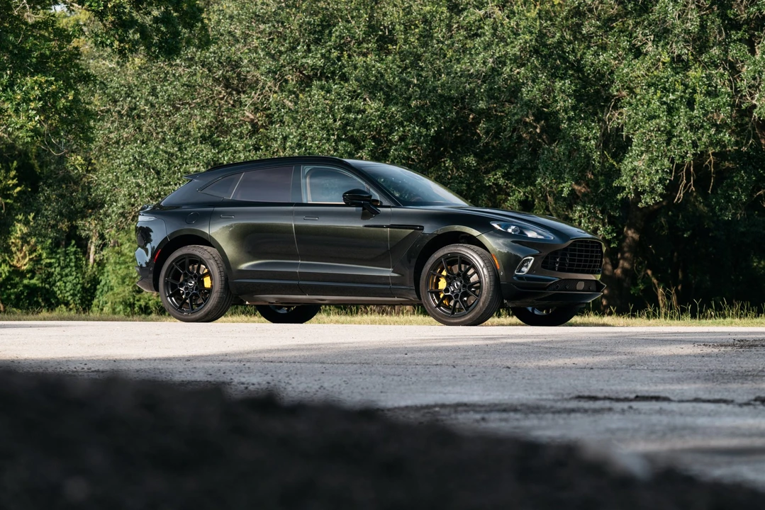 2021 Aston Martin DBX - Image 16 of 31