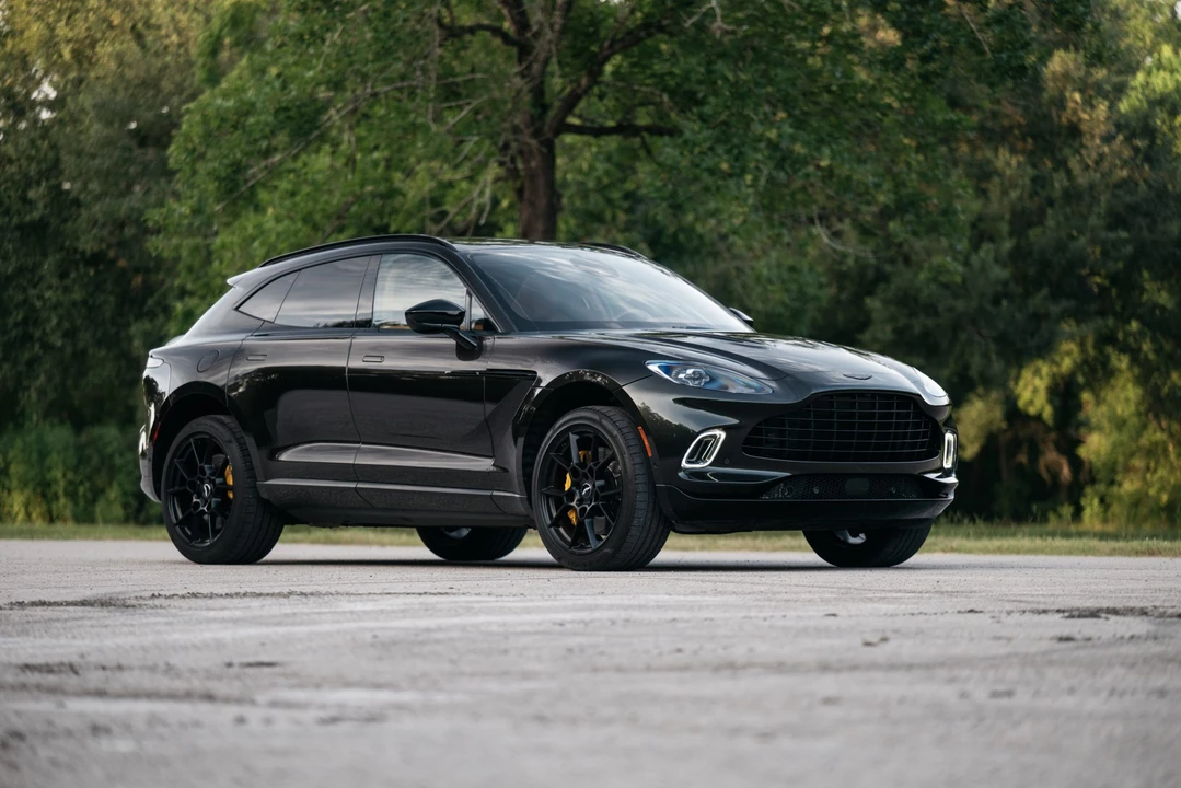 2021 Aston Martin DBX - Image 14 of 31