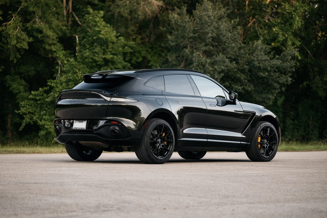 2021 Aston Martin DBX - Image 21 of 31