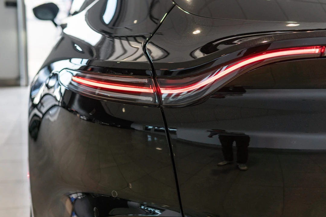 2021 Aston Martin DBX - Image 18 of 31
