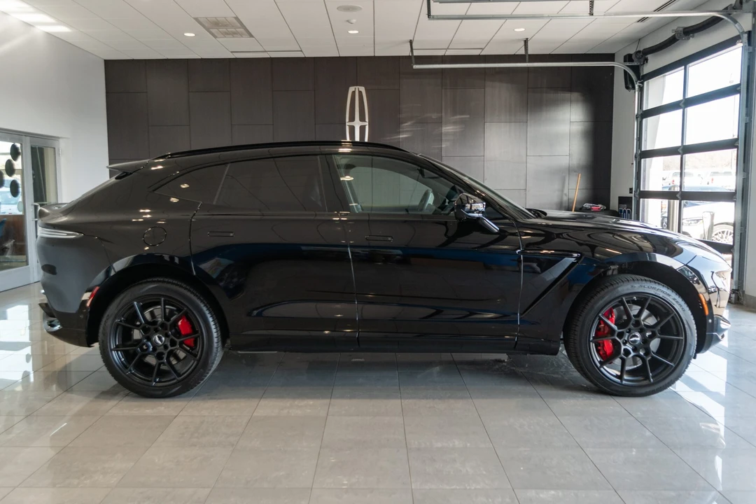 2021 Aston Martin DBX - Image 9 of 31