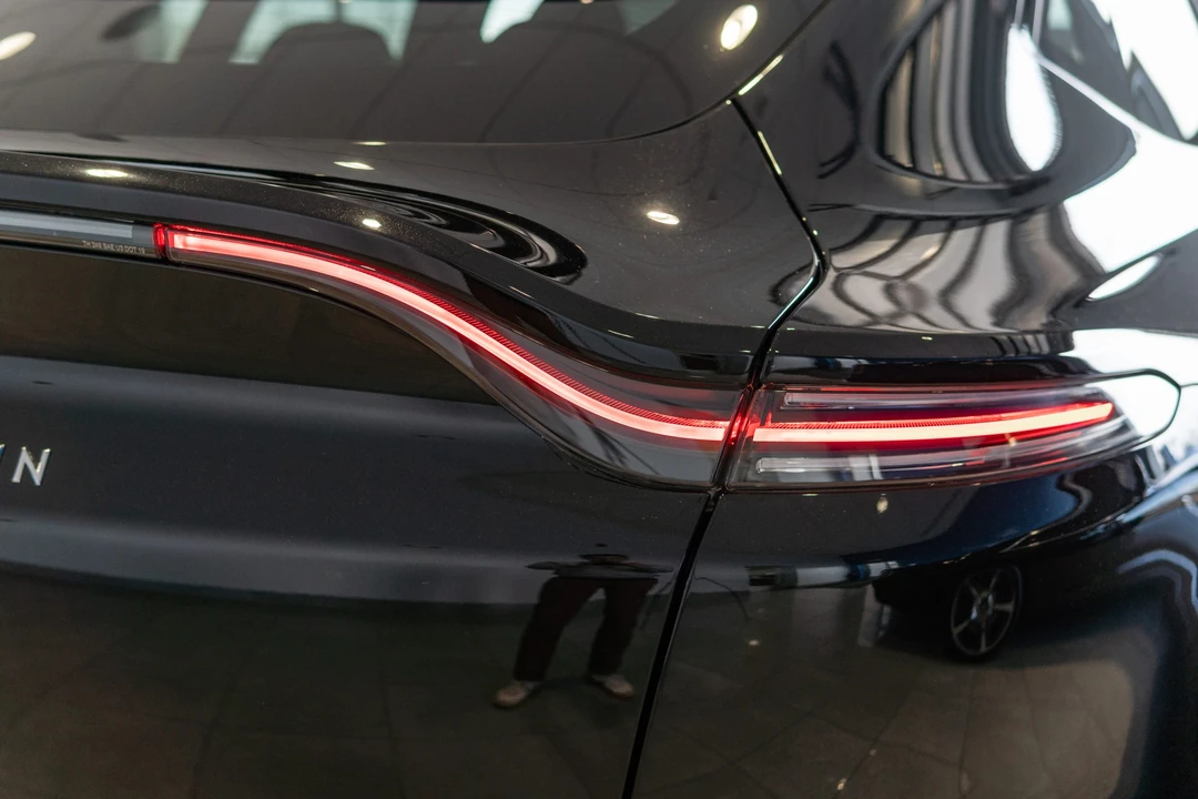 2021 Aston Martin DBX - Image 22 of 31