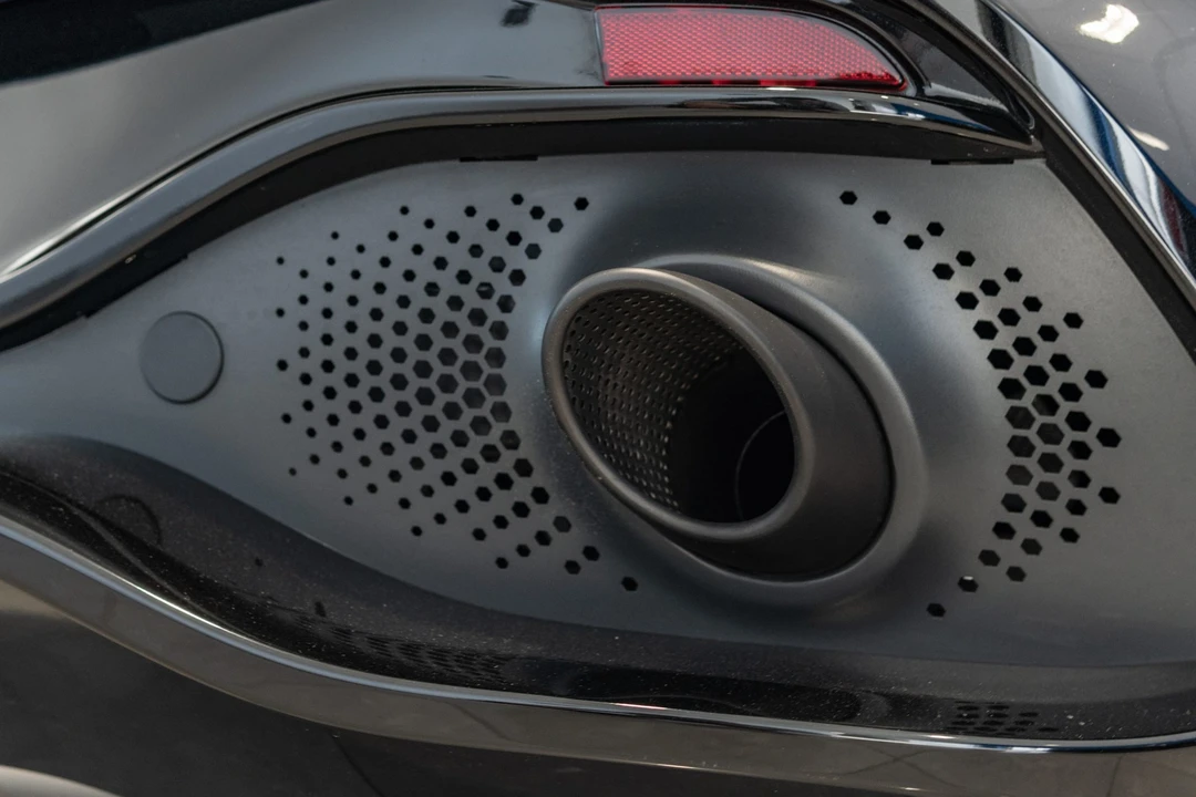 2021 Aston Martin DBX - Image 21 of 31