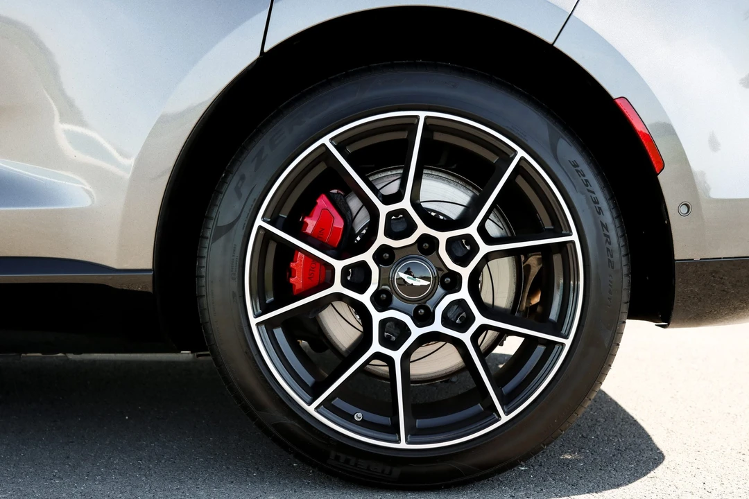 2021 Aston Martin DBX - Image 23 of 31