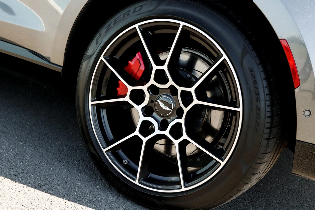 2021 Aston Martin DBX - Image 27 of 31