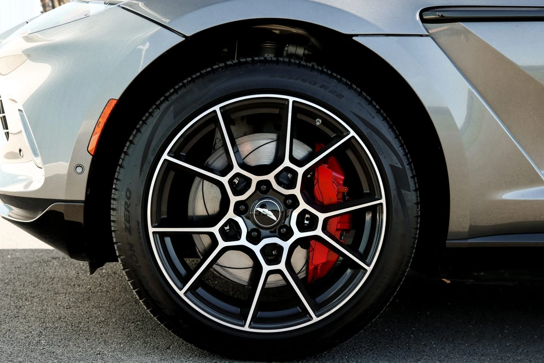 2021 Aston Martin DBX - Image 24 of 31