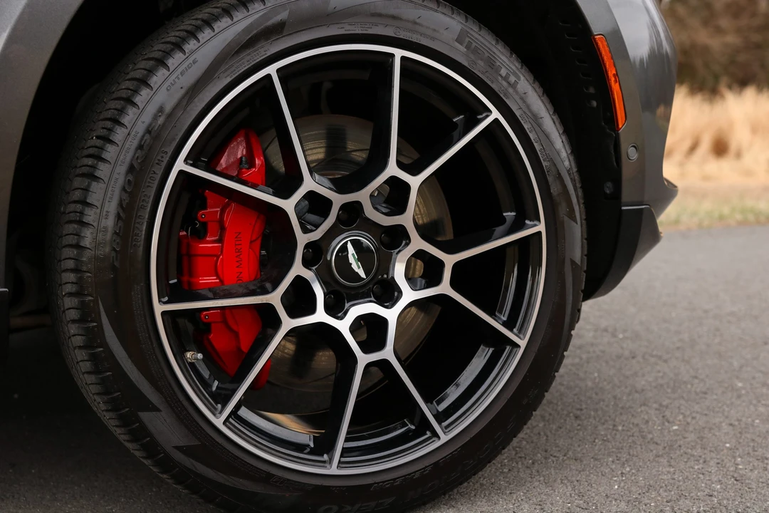 2021 Aston Martin DBX - Image 25 of 31