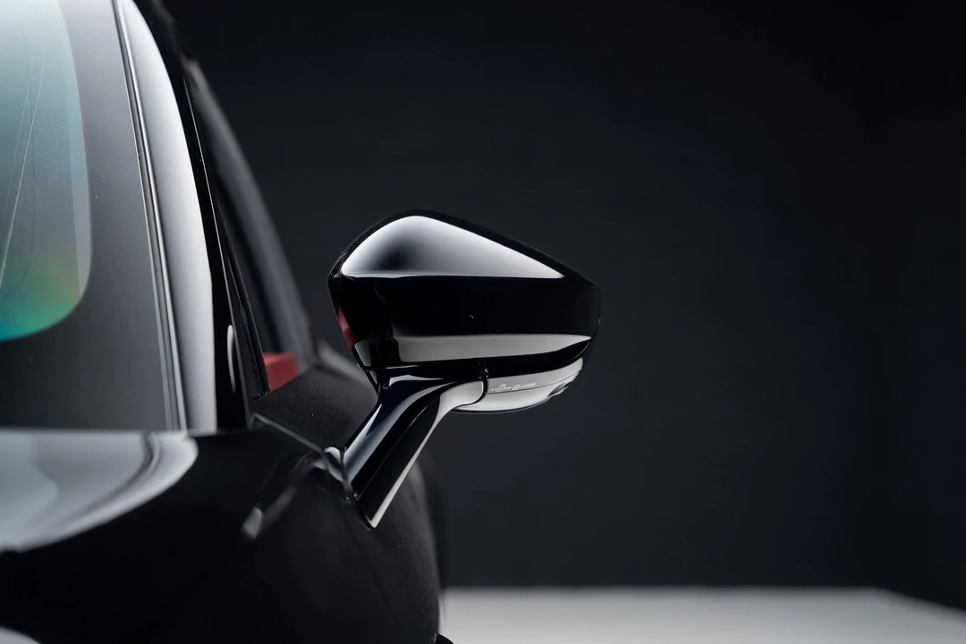 2021 Aston Martin DBX - Image 15 of 21