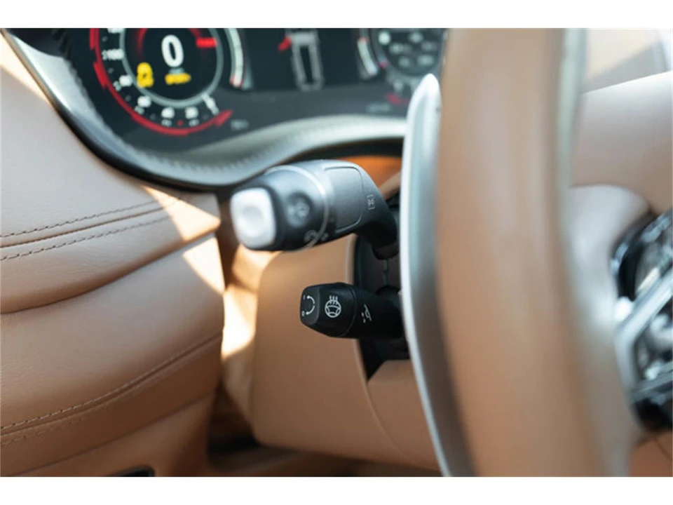 2021 Aston Martin DBX - Image 29 of 31