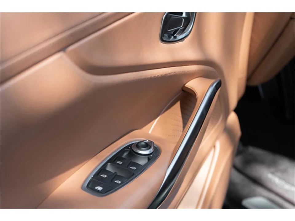 2021 Aston Martin DBX - Image 15 of 31