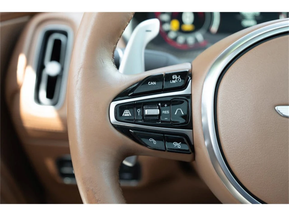 2021 Aston Martin DBX - Image 28 of 31