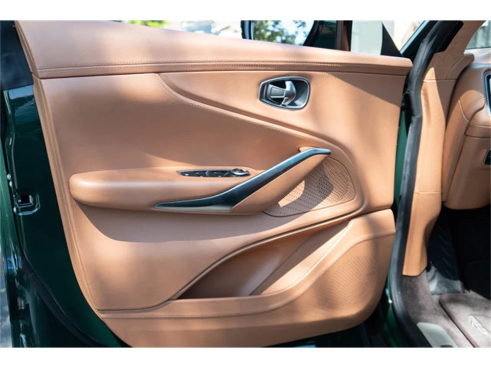 2021 Aston Martin DBX - Image 14 of 31