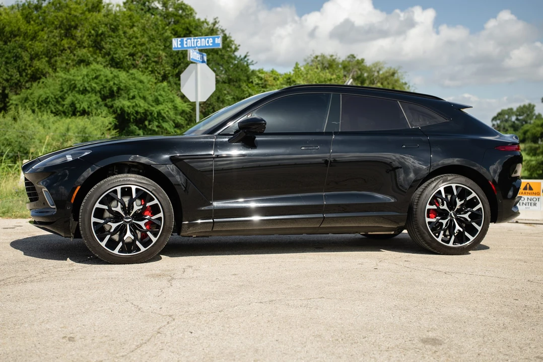 2021 Aston Martin DBX - Image 18 of 31