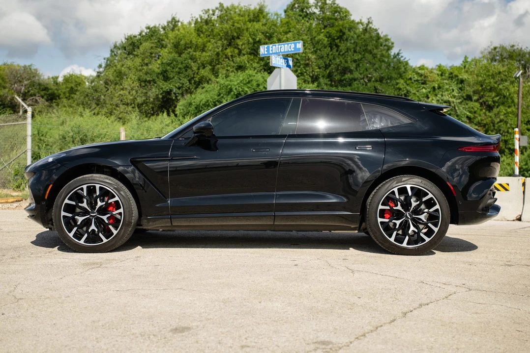 2021 Aston Martin DBX - Image 17 of 31
