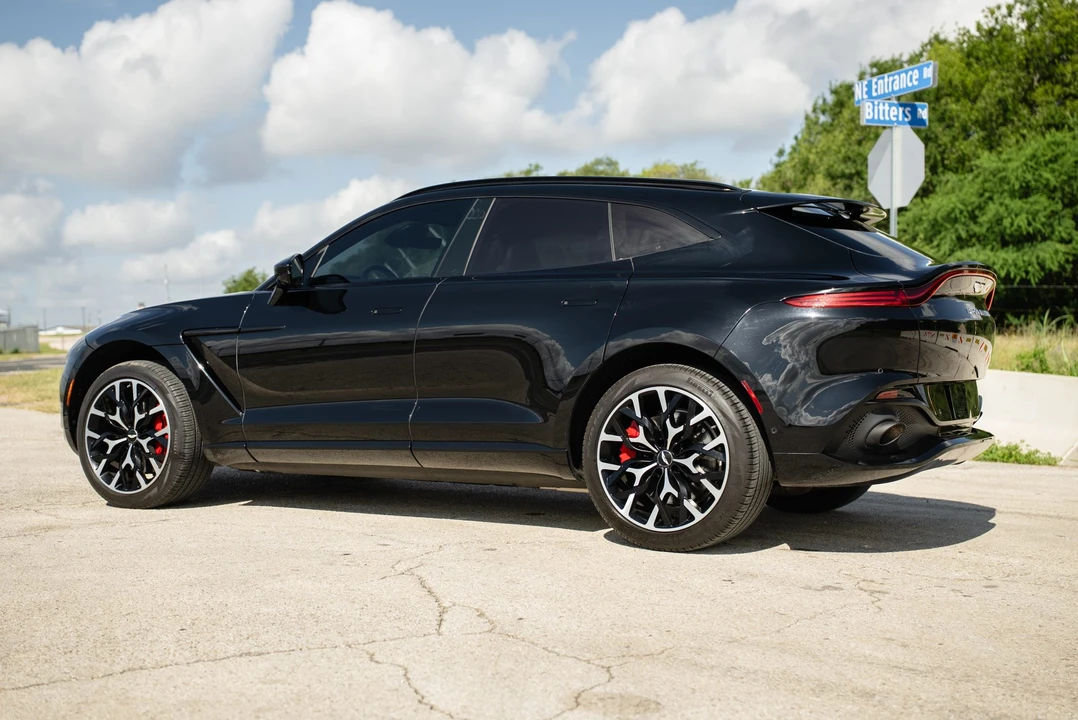 2021 Aston Martin DBX - Image 16 of 31