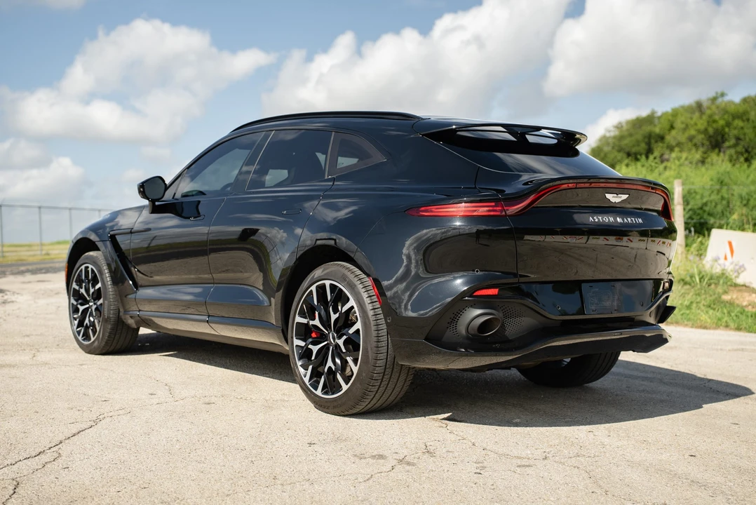 2021 Aston Martin DBX - Image 15 of 31