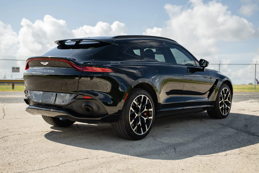 2021 Aston Martin DBX - Image 11 of 31