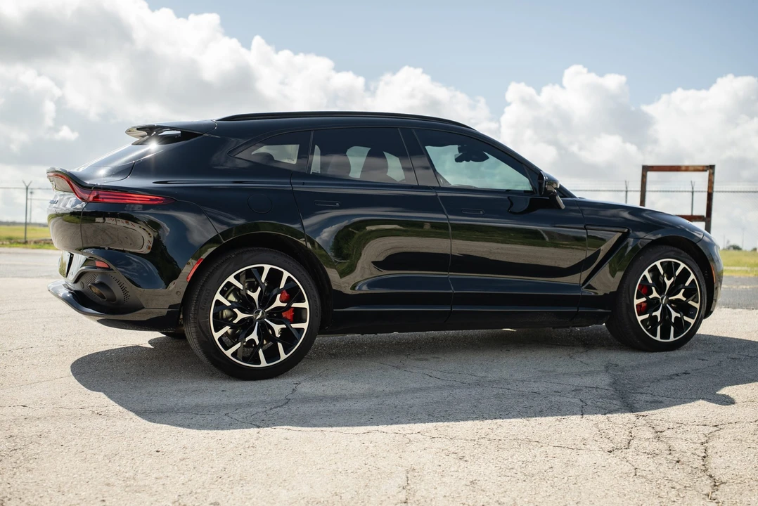 2021 Aston Martin DBX - Image 10 of 31