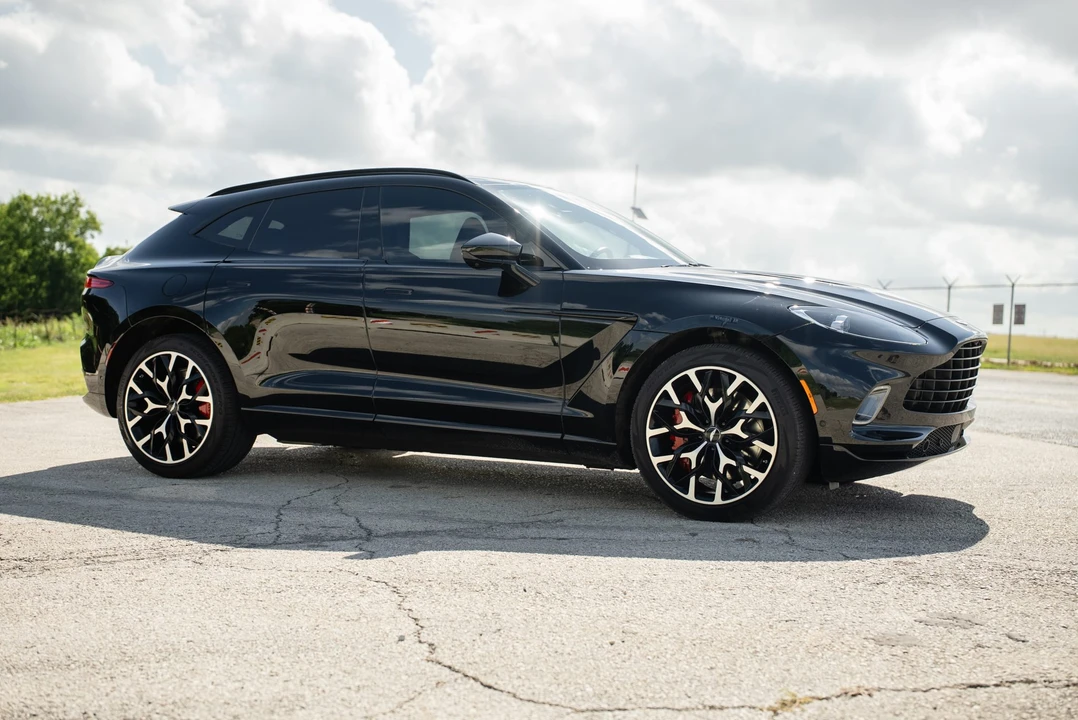 2021 Aston Martin DBX - Image 8 of 31