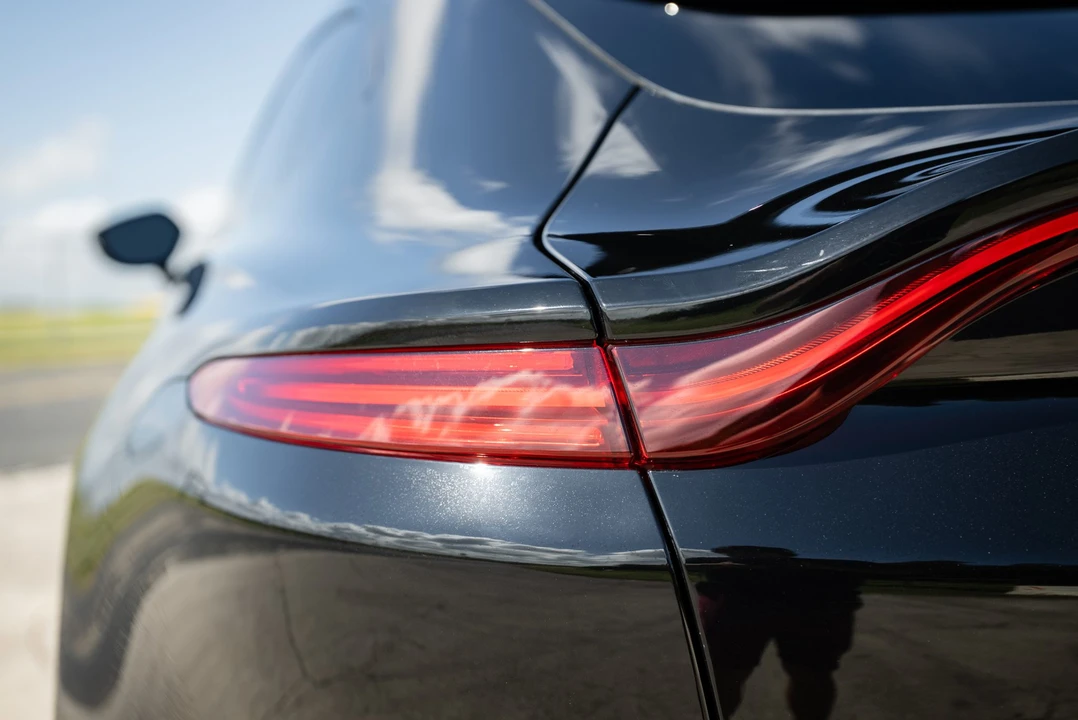 2021 Aston Martin DBX - Image 28 of 31