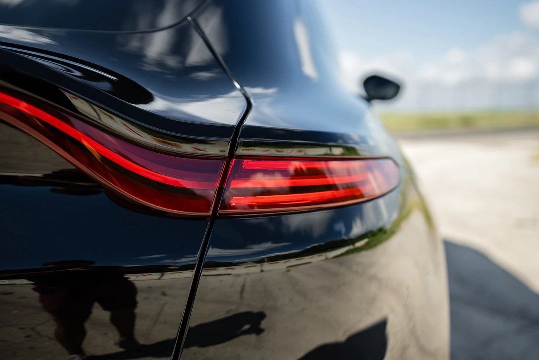 2021 Aston Martin DBX - Image 29 of 31