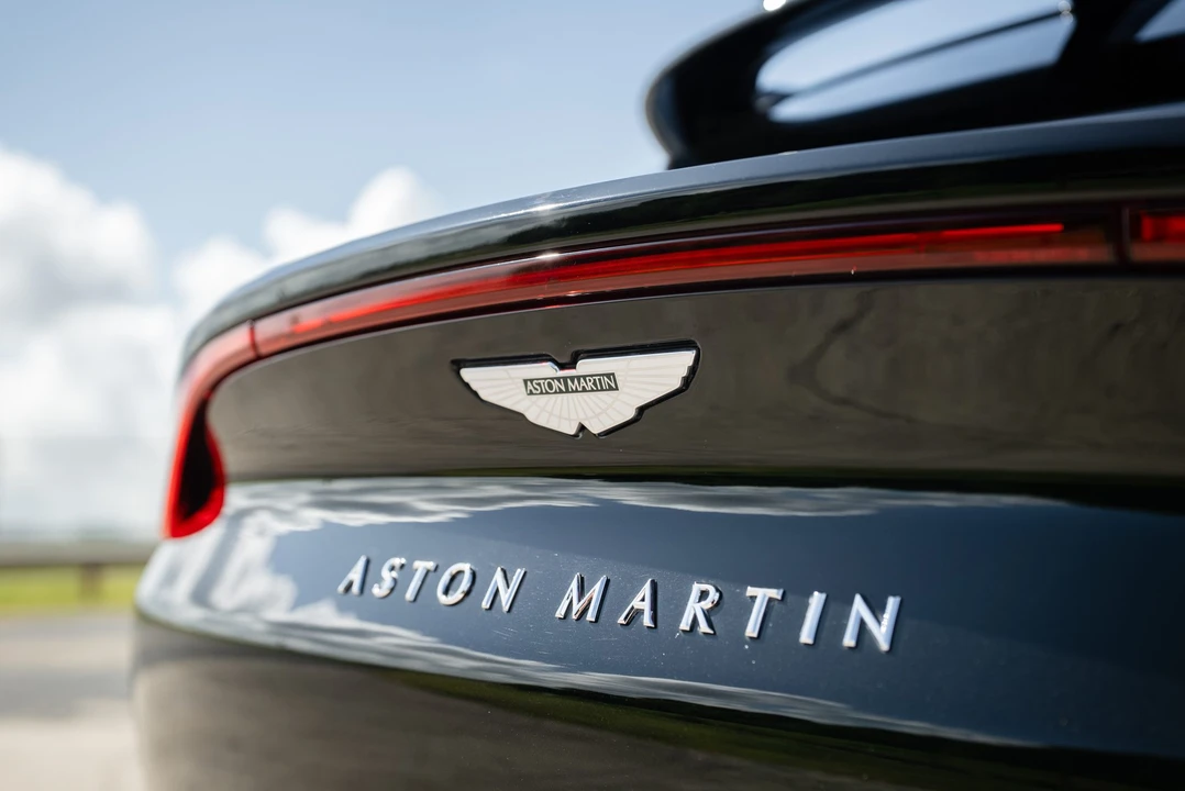 2021 Aston Martin DBX - Image 27 of 31
